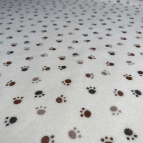 Baby Plüss, Mancs, Törtfehér